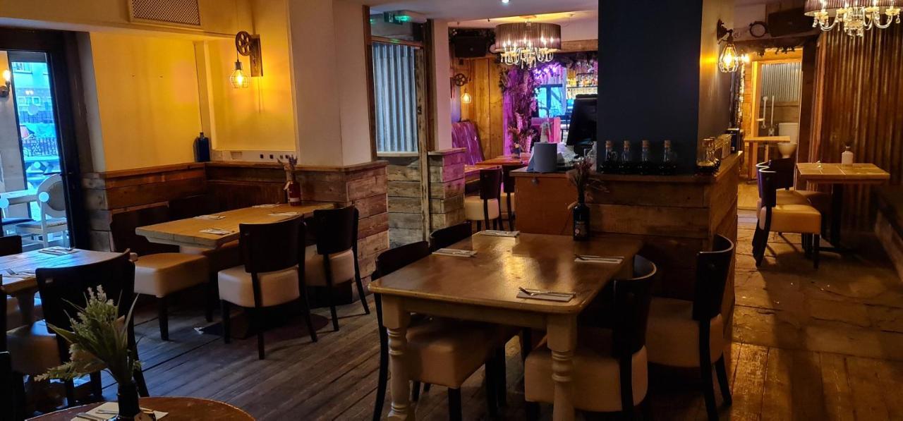 The Waterside Bar, Rooms & Restaurant スウィントン エクステリア 写真